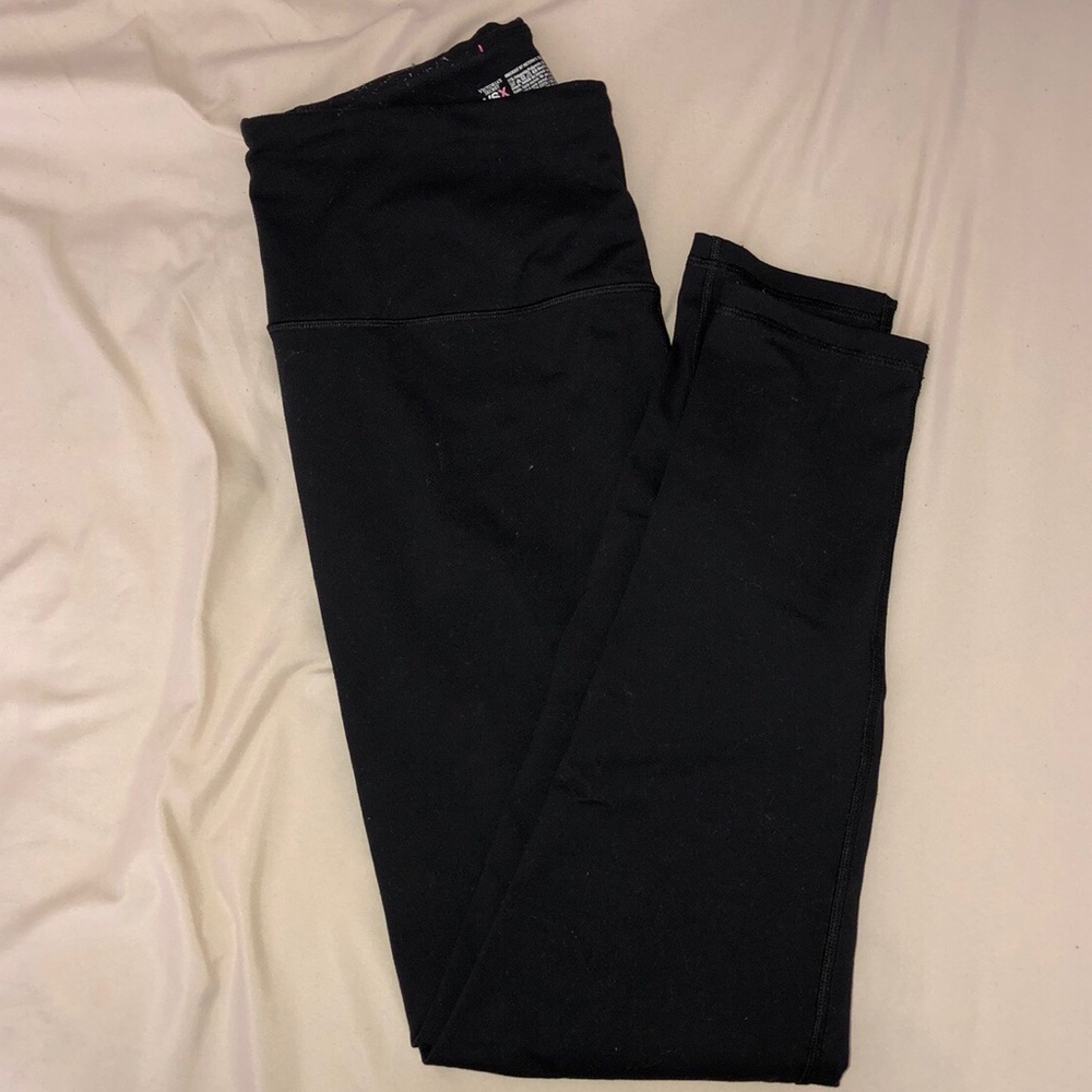 Black athletic leggings